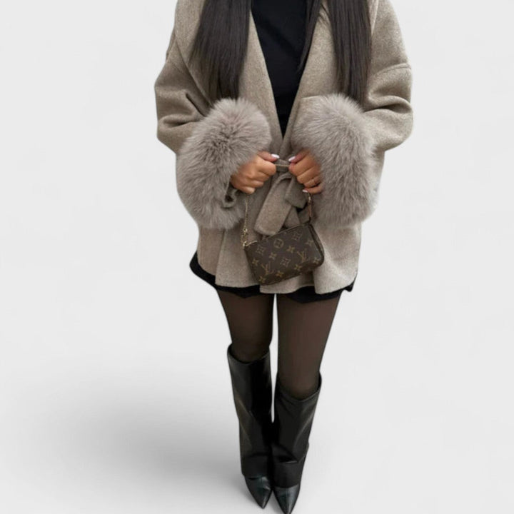 Woolcoat – Elegant coat with faux fur details