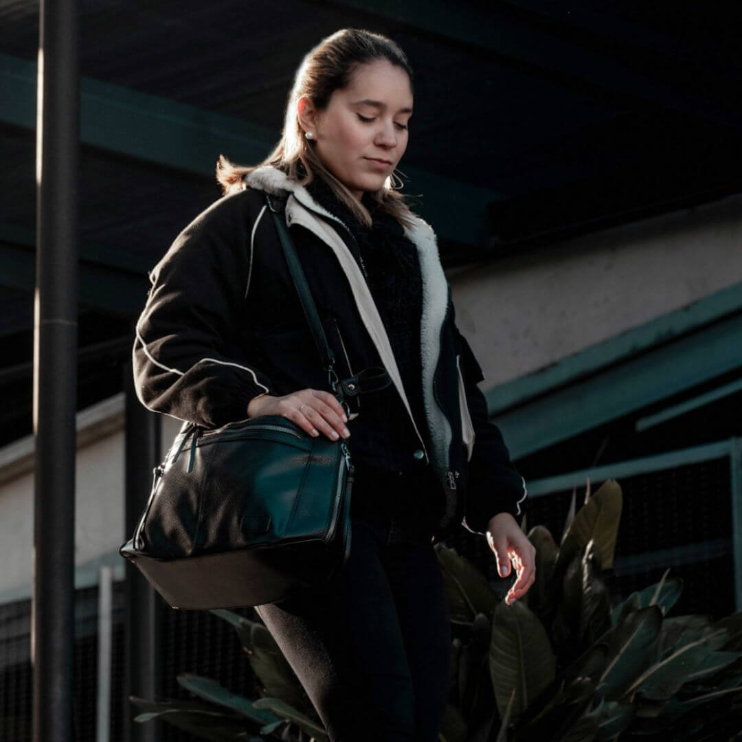 Gianna’s Sleek Zippered Carry | Shoulder Bag