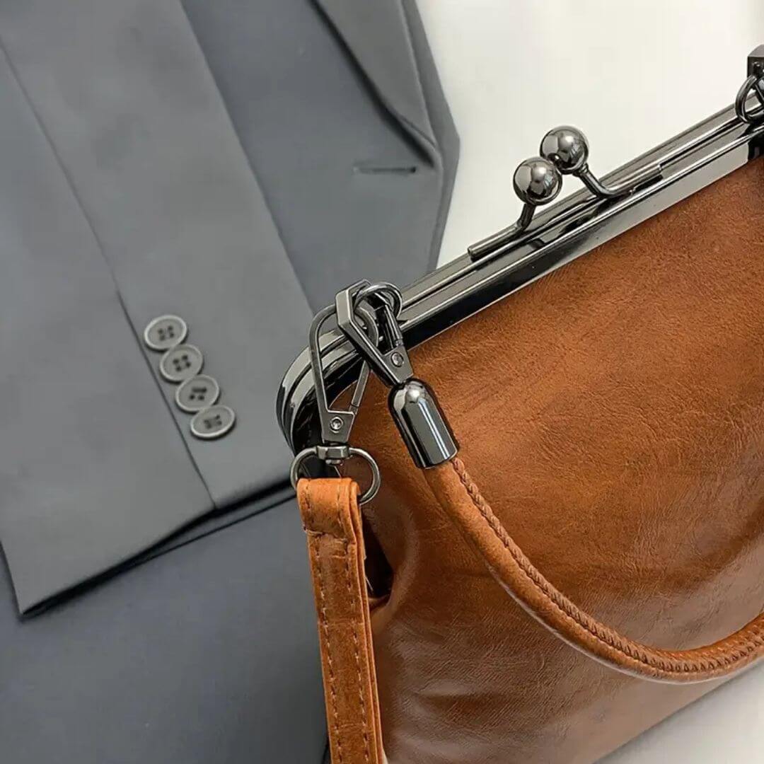 Amelia’s Timeless Kiss Lock | Vintage Handbag