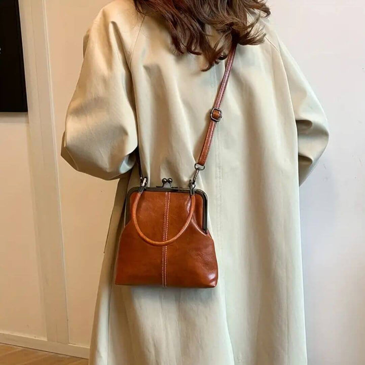 Amelia’s Timeless Kiss Lock | Vintage Handbag