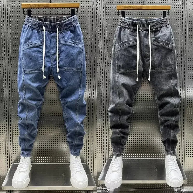 Erick | The alliance between denim style and jogging comfort