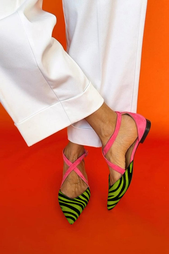 Zarella | Flat zebra-print sandals with cross straps around the ankle